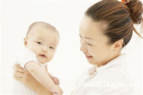 夢到抱嬰兒餵奶